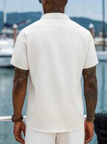 Manfinity Homme Áo sơ mi nam tay ngắn màu trơn có túi cài nút phía trước, áo sơ mi nam mùa hè, áo sơ mi nam mùa hè màu kem cài nút áo sơ mi nam đi biển - Màu be - Xem 3