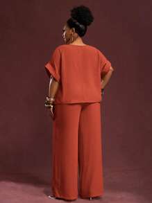 Veslaya 春夏新品，休闲通勤度假日常穿搭，纯色卡其色宽松落肩短袖圆领口袋上衣搭配超长直筒裤，梭织纹理面料，女士加大码两件套 - 紅木色 - 查看 2