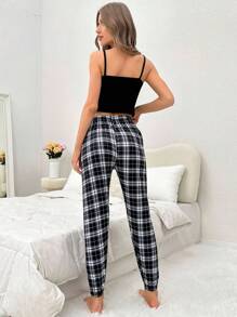 Conjunto de pijama con top tipo camiseta sólido y pantalones de estampado de cuadros - Blanco y Negro - Ver 2