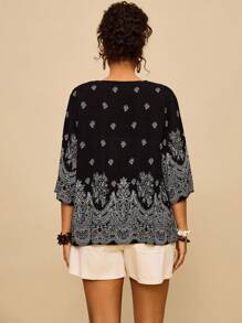 Travachic 大码女式休闲V领花卉印花短袖套头衫，适合夏季和秋季 - 黑色 - 查看 2