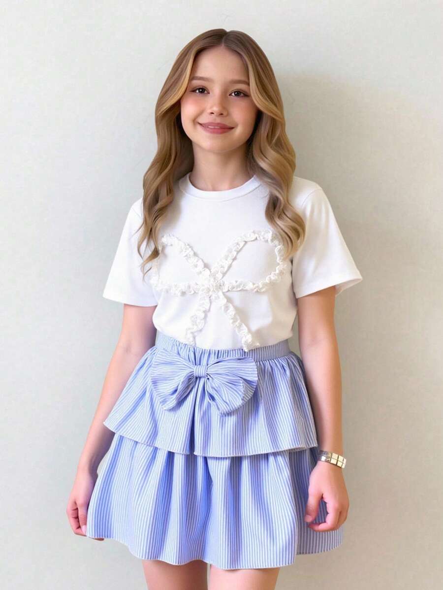 少女荷叶边蝴蝶结装饰短袖T恤和条纹迷你裙休闲两件套,适合学校、校园、大学穿着。少女蝴蝶结印花上衣和裙子套装,蓝色条纹裙子套装,两件套裙子套装,少女夏季裙子套装。 - 彩色 - 查看 1