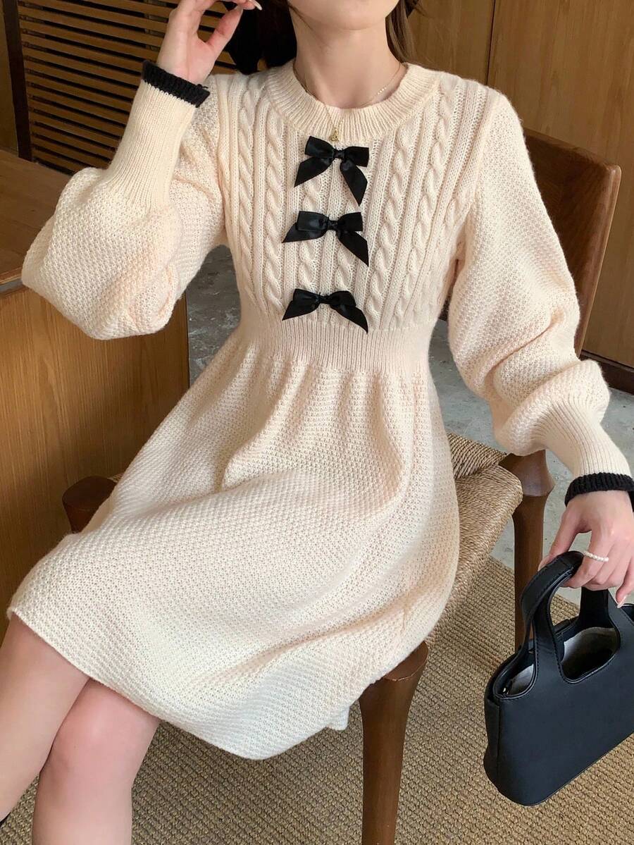 SHEIN 青少年女孩圓領針織袖 A 字版型毛衣連身裙,黑白配色,秋冬 Y2K 風格,Sweet 16 開學季,紋理收腰蝴蝶結迷你洋裝 - 杏色 - 查看 1