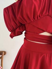 Soleia 女式夏季优雅露肩荷叶边褶饰扭花短款上衣和多层下摆迷你裙两件套套装 - 酒紅色 - 查看 7