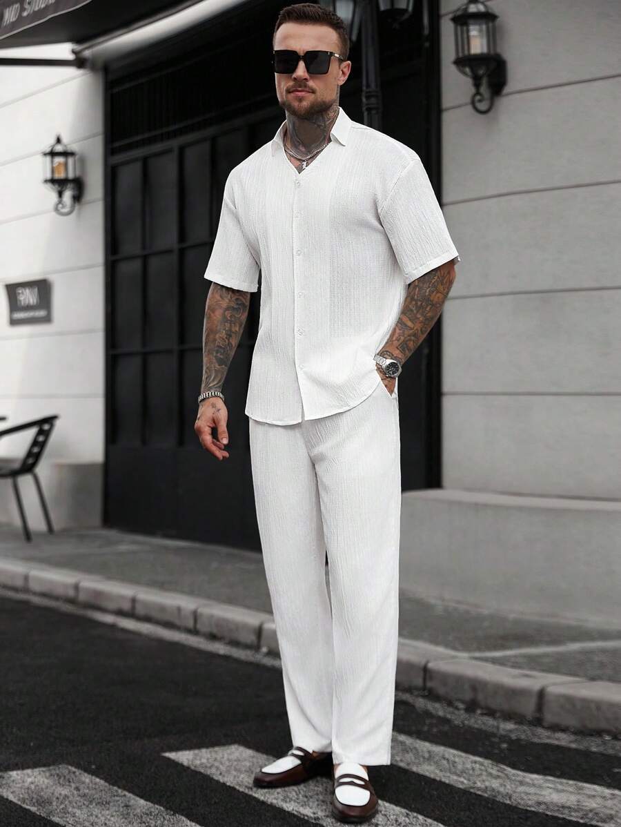 Manfinity CasualCool 男士休閒白色夏季度假兩件套,短袖鈕扣襯衫與長褲,純色單排扣套裝,極簡日常穿著正裝 - 白色 - 查看 1
