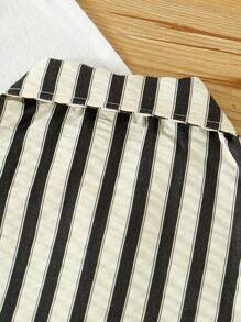 SHEIN Playful Pals 2件套婴儿/男童夏季POLO领开衫套装，白色底黑色条纹短袖衬衫上衣搭配同款白色底黑色条纹休闲短裤，适合日常、度假和假日穿着。夏季休闲婴儿服装，个性化婴儿服装，男童服装套装，婴儿套装，男童套装，夏季男童服装，适合6个月至3岁儿童，适合幼儿，儿童男童服装，舒适小精灵条纹短裤，条纹短裤套装，男童条纹衬衫和短裤套装 - 黑色 - 查看 4