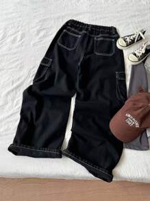 SHEIN 青少年男孩时尚休闲 Y2K 复古酷炫口袋和撞色缝线设计黑色牛仔宽松工装裤，适合儿童日常穿着，也适合夏季和秋季锐舞音乐节、海滩和街头风格穿着。 - 黑色 - 查看 2
