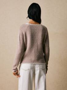 Poéselle 柔软毛绒撞色饰边纽扣开衫 - 舒适灰褐色中性针织毛衣、毛绒开衫、撞色饰边毛衣、舒适针织开衫、中性色、低调奢华针织衫、柔软马海毛开衫、简约美感秋季女式运动衫、女式撞色圆领长袖单排扣休闲针织开衫 - 駝色 - 查看 5