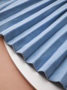 SHEIN Vintaside Kids 少女甜美百搭圆领蓝色毛衣搭配碎花百褶裙，适合居家、外出、派对、返校季等秋冬季穿着。 - 藍色 - 查看 5