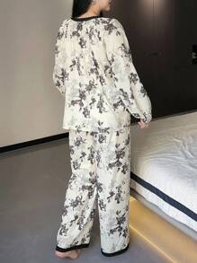 Dazy Plus Locker geschnittener Pyjama-Set mit Blume Muster und farblich abgesetzten Patchwork-Elementen, Nachtwäsche für Damen in Große Größen, Outfits, Herbstmode