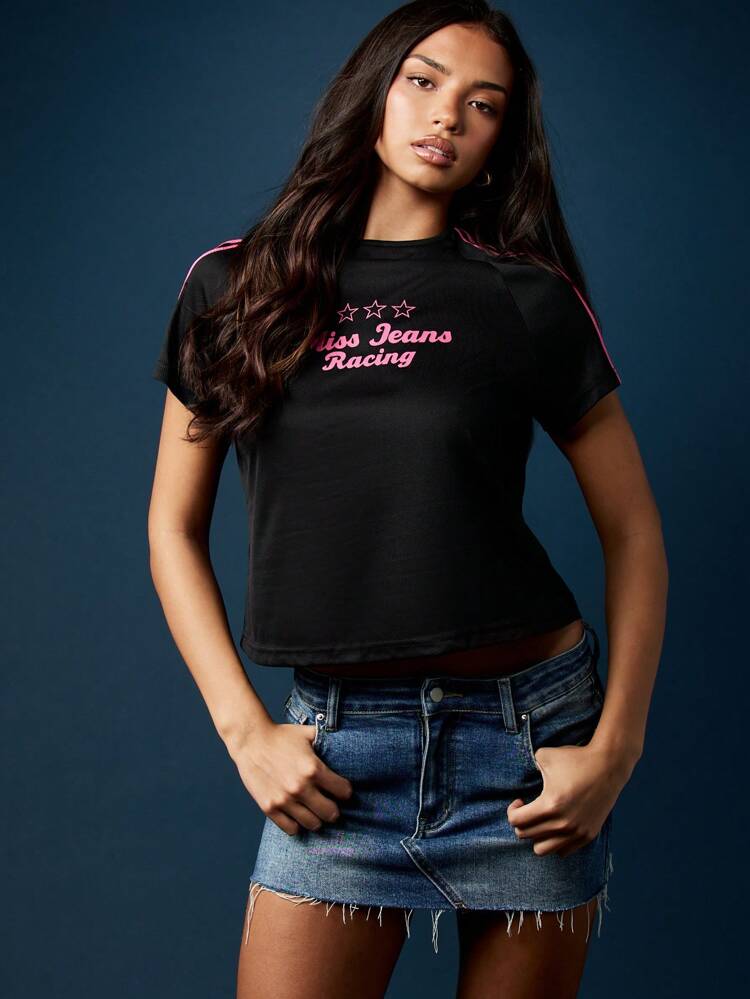 MISSGUIDED Krótki T-shirt wyścigowy z grafiką liczbową i różowymi paskami