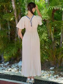 Andrea Bello Robe plissée à taille resserrée avec broderie en col V profond, élégante pour le printemps, l'été et les vacances