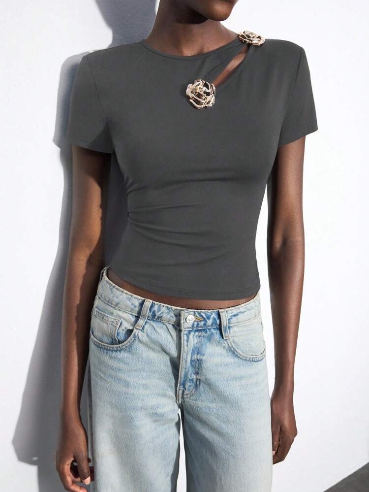 SHEIN Maija Women's Fashionable Versatile Hollow Flower Decor Short Sleeve Pullover T-Shirt, Suitable For Summer Business Casual Women's Wear, Office Wear, Low-Key Old Money Style, Effortless Temperament, High-End Urban Commuting, The Same Style As The Editor-In-Chief Of The Magazine, Urban Social Vacation Party Wear, Charming, Low-Key And Durable Basic Style, Versatile And Not Picky Clothing, Street Fashion Wear, Clothing, Coffee Shop, Relaxed Wear