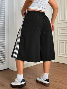 SHEIN EZwear Plus Size Green Loose Fit Casual Shorts,Fall Clothes For Women,Elegant Dresses For Women - Black and White - View 3