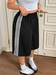 SHEIN EZwear Plus Size Green Loose Fit Casual Shorts,Fall Clothes For Women,Elegant Dresses For Women - Black and White - View 1