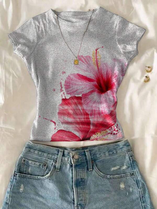 SHEIN Camiseta informal de mujer con cuello redondo, manga corta, ajustada y con estampado floral. Producto talla grande vendido