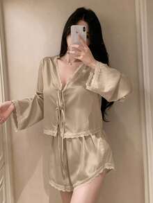 DAZY 浪漫蕾丝拼布缎面系带上衣和超短睡裤女士睡衣套装，秋季服装 - 駝色 - 查看 1