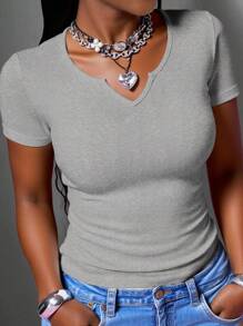 Slaydiva 2025 夏季新款休闲基础百搭 U 领小 V 领短袖侧褶修身女 T 恤，日常旅行，朋友聚会，旅行，毕业典礼，早午餐，返校，通勤，百搭灰色上衣 V 领 T 恤女 V 领上衣 - 灰色 - 查看 7