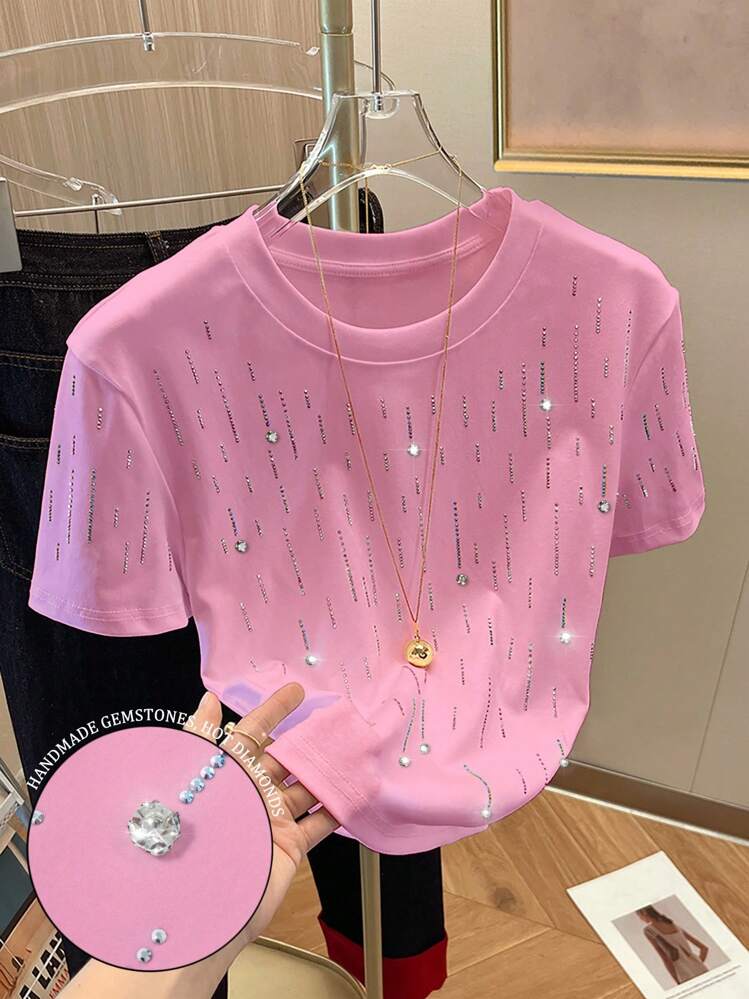 Resyla Camiseta Feminina de Manga Curta Gola Redonda Ajuste Regular com Pedrarias de Strass e Pérolas - Rosa chiclete - Visão 1