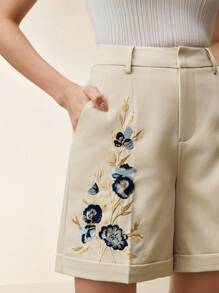 Anewsta 夏季新款女士刺绣花卉卷边休闲短裤 - 杏色 - 查看 2