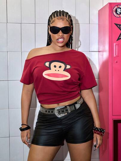 Paul Frank X ROMWE Camiseta suelta y corta con cuello asimétrico y estampado retro de dibujos animados, para mujer de talla grande, estilo casual urbano, para verano