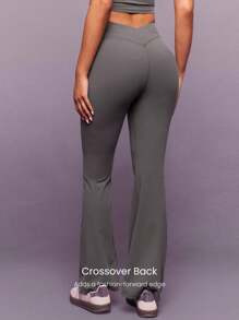 GLOWMODE 31英寸FeatherFit™-Sculpt Power Flare柔软弹力压缩交叉后背紧身裤，高强度跑步、慢跑、训练、健身房、工作室日常运动服 - 深灰色 - 查看 4