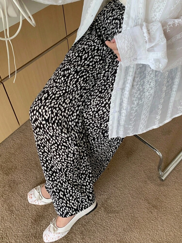 Dazy Plus Plus Size Women Loose Straight Leg Casual Pants With Drawstring Waist And Floral Design Fall Vacation Outfits Women