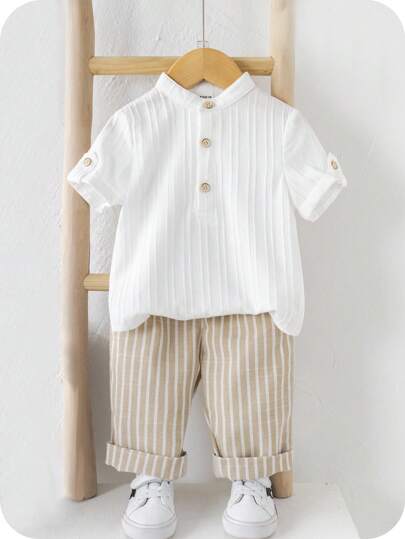 SHEIN Set de 2 piezas con camisa gris de cuello casual estilo universitario y pantalones a rayas de cintura elástica para bebé niño, adecuado para fiesta de cumpleaños, fiesta de noche, boda, baby shower, bautizo y celebración del 1er cumpleaños