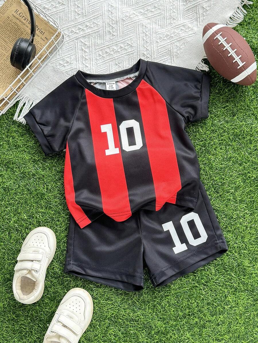 SHEIN 男婴幼儿新生儿 0-3 岁休闲运动足球球衣 AC 米兰队插肩袖上衣 + 短裤套装，婴儿运动服 - 彩色 - 查看 1