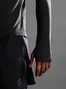 SUMWON Camiseta de entrenamiento de manga larga de alto rendimiento atlético con agujeros para los pulgares, ajuste de compresión, tela transpirable que absorbe la humedad para correr, ejercicio y fitness