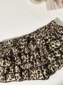 SHEIN X ELOISA & ORSON SHEIN MOD Pantalones cortos tipo "pastel" de mujer con decoración de mariposa Y2K y estampado de leopardo multicapa