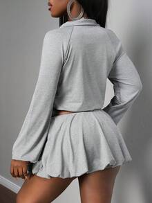 Slaydiva Bộ đồ hai mảnh nữ mùa hè và thu 2025 mới màu xám nhạt rộng rãi tay dài có khóa kéo ngắn + chân váy mini họa tiết nụ hoa, du lịch, du lịch hàng ngày, tụ tập tiệc tùng, hẹn hò, trang phục ăn trưa, trang phục du lịch sân bay, trở lại trường, tốt nghiệp, thường ngày-B - Màu Xám nhạt - Xem 2