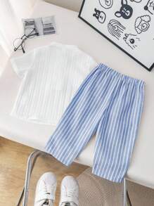 SHEIN 男宝宝休闲校服套装，灰色翻领衬衫搭配条纹松紧腰裤，适合生日派对、晚宴、演出、婚礼、迎婴派对、一周岁生日庆祝等场合。男宝宝夏季服装，男宝宝夏季套装，男宝宝条纹裤，男宝宝休闲套装 - 彩色 - 查看 2