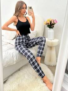 Conjunto de pijama con top tipo camiseta sólido y pantalones de estampado de cuadros - Blanco y Negro - Ver 4