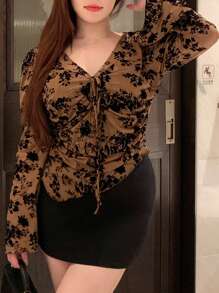 Dazy Plus Áo cánh tay loe cổ chữ V họa tiết hoa nhỏ xinh xắn dành cho nữ cỡ lớn, có dây rút, viền bất đối xứng, phù hợp cho mùa xuân và mùa hè - Màu Khaki - Xem 1