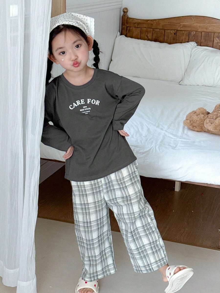 Dazy Kids 少女简约印花圆领长袖上衣和格子裤睡衣套装 - 深灰色 - 查看 1