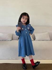 SHEIN 女童秋季可爱刺绣大领长袖时尚高端西式牛仔连衣裙，适合秋季郊游、露营、度假和生日派对 - 藍色 - 查看 8