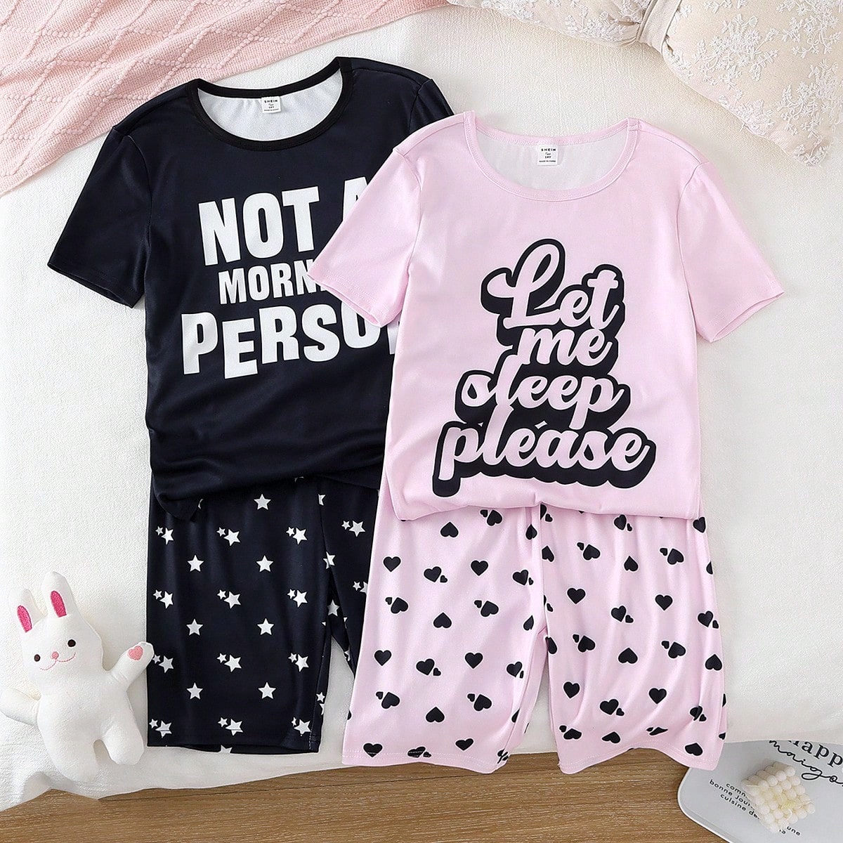 Conjunto de 4 piezas ajustado para adolescentes incluye pantalones con estampado de letras en rosa, top con estampado de letras y estrellas en negro,