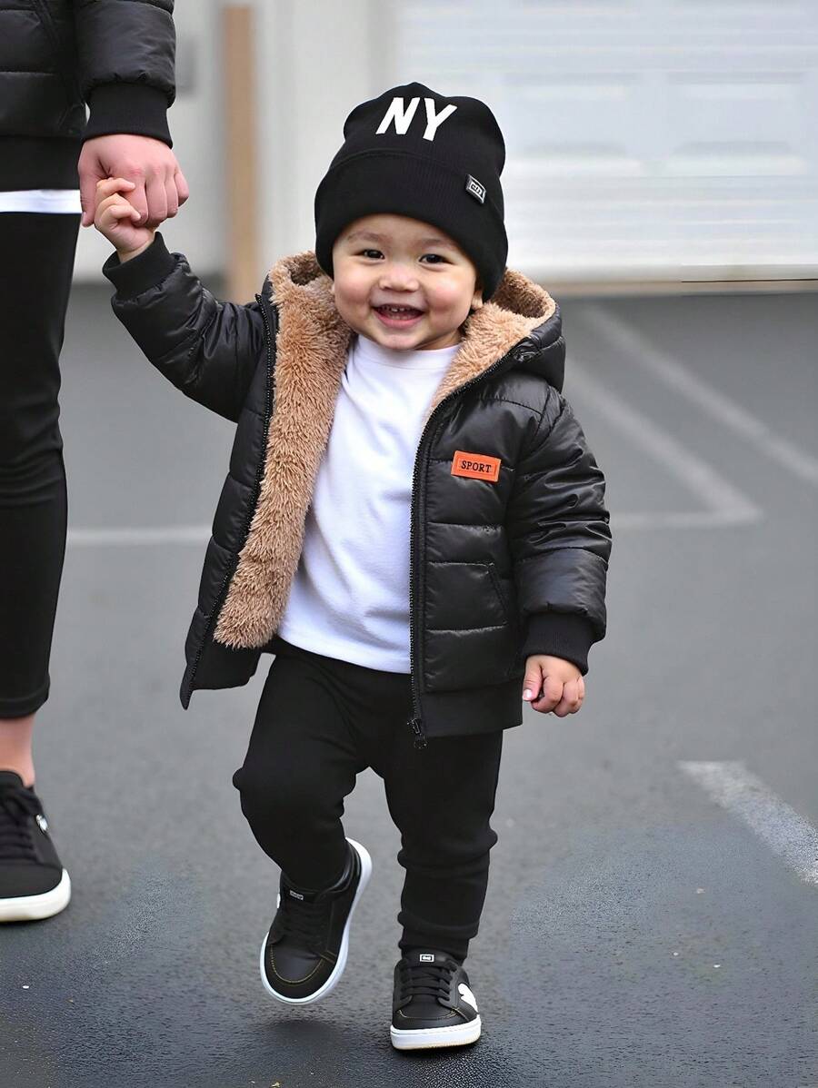 SHEIN Playful Pals 1件婴儿男童字母拼接细节泰迪绒内衬毛绒全拉链外套，冬季保暖外套，带口袋和帽子（6个月-3岁），适合户外、日常穿着、旅行，可爱男童秋冬服装，男童街头风冬季外套，男童冬季服装，男童套装，男童绗缝外套，男童冬季外套，男童外套，男童冬季大衣，男童冬季外套，男童黑色外套