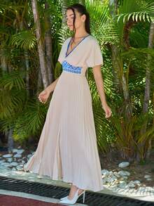 Andrea Bello Robe plissée à taille resserrée avec broderie en col V profond, élégante pour le printemps, l'été et les vacances