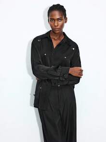 Maija Modisches und vielseitiges Satin-Hemd mit Pailletten-Verzierung, moderner urbaner Lässig-Fashion, Business-Lässig-Büromode für Frauen, zurückhaltender Old-Money-Stil, mühelos elegante Ausstrahlung, hochwertige urbane Pendlermode, hochwertige Flughafen-Damenmode, hochwertiges Material, moderne Party-Mode, funkelnde Pailletten-Bluse für Partys und Zusammenkünfte - Schwarz - Übersicht 8