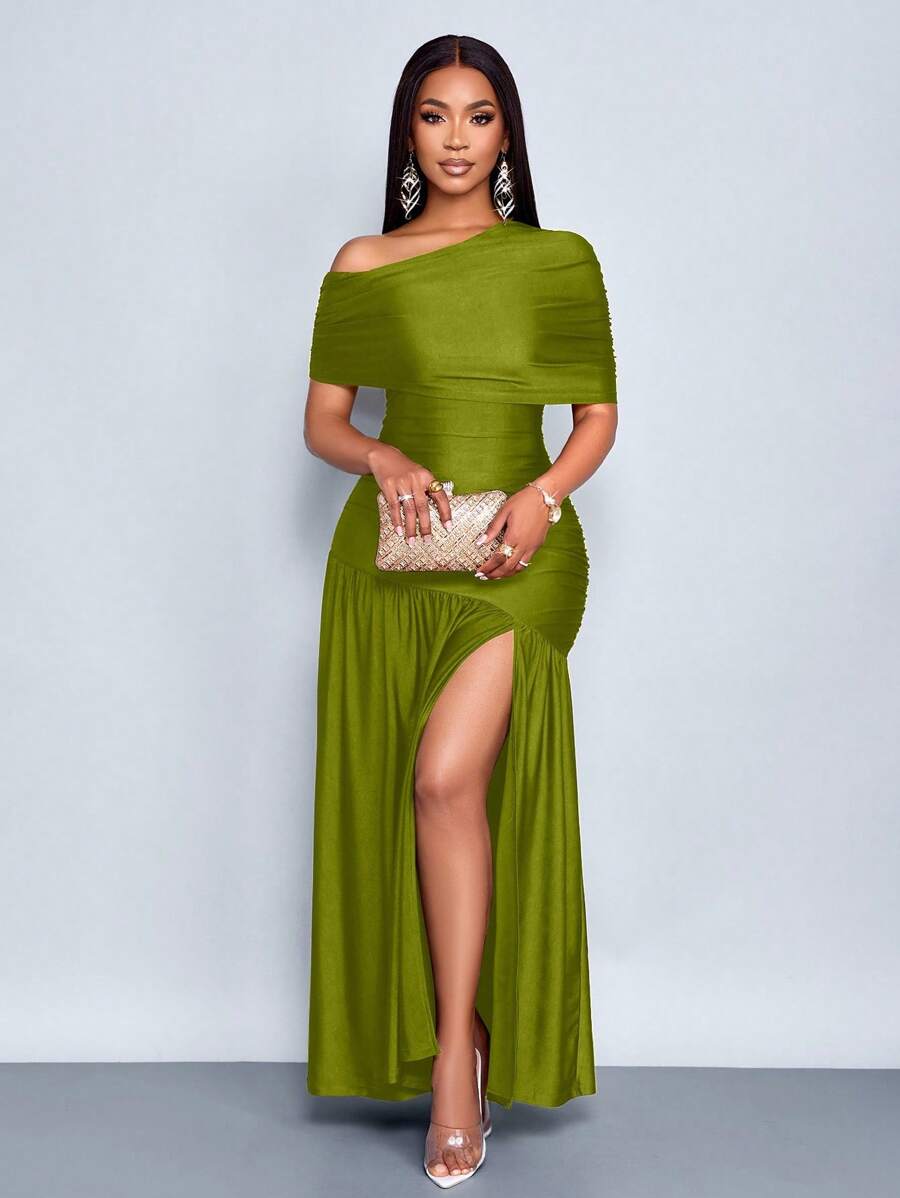 SOLERSUN 春夏女装性感派对休闲度假棕色亮面面料单肩聚拢露肩领前开衩褶边针织长裙