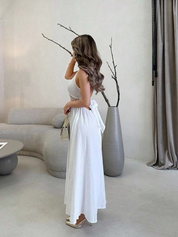 Jemour فستان متوسط الطول من النوع المزرقع مع رقبة على شكل حرف V وربطة عنق وظهر مكشوف وتجاعيد من النوع بيبلوم لأوقات الاستجمام والترفيه - أبيض - مشاهدة 4