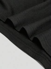 Manfinity Hypemode 简约学院风拱形文字印花男式标准尺码黑色短袖上衣和粉色短裤 T 恤套装