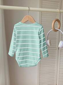 SHEIN 新生儿男女宝宝休闲趣味学院风百搭黑白条纹针织连体衣，柔软舒适，适合春夏穿着，室内外皆宜，秋冬季宝宝连体衣