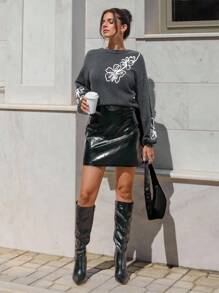 EURMUSE Sweter w swobodnym, kontrastowym kolorze z haftowanym wzorem kwiatowym i perłami