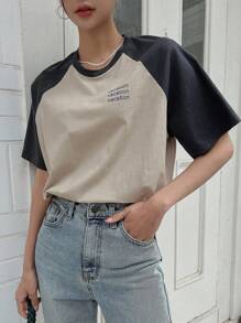 DAZY Camiseta Con Estampado De Letra Y Manga Raglán En Contraste