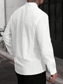 Manfinity CasualCool 男士休闲日常通勤简约纯色长袖立领单排扣衬衫，春秋季 - 白色 - 查看 2