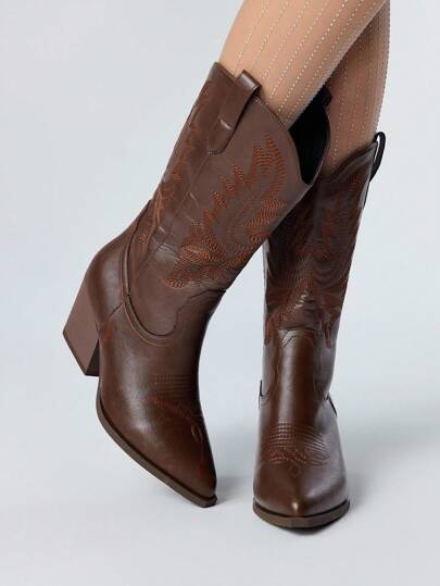 Fairycore Botas vaqueras de mujer de tacón de bloque con punta puntiaguda con corte en V en marrón vintage, bordadas, de estilo occidental, para exterior, de media pantorrilla con diseño deslizante, de diseño de moda para otoño/invierno