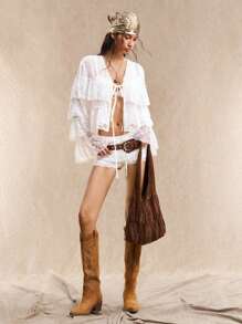 Easelle 女式梭织撞色蕾丝锁眼前系带喇叭袖衬衫，春夏秋 - 白色 - 查看 4