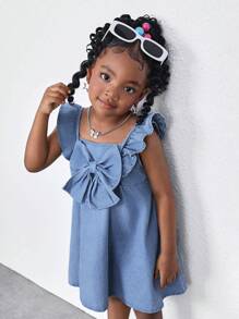 SHEIN Rochie scurtă drăguță din denim albastru pentru fete tinere, cu decorațiuni cu funde mari pe față și mâneci cu frunze de lotus, ținută boho casual de primăvară și vară, pentru vacanță la țară - Spălare ușoară - Vizualizare 1